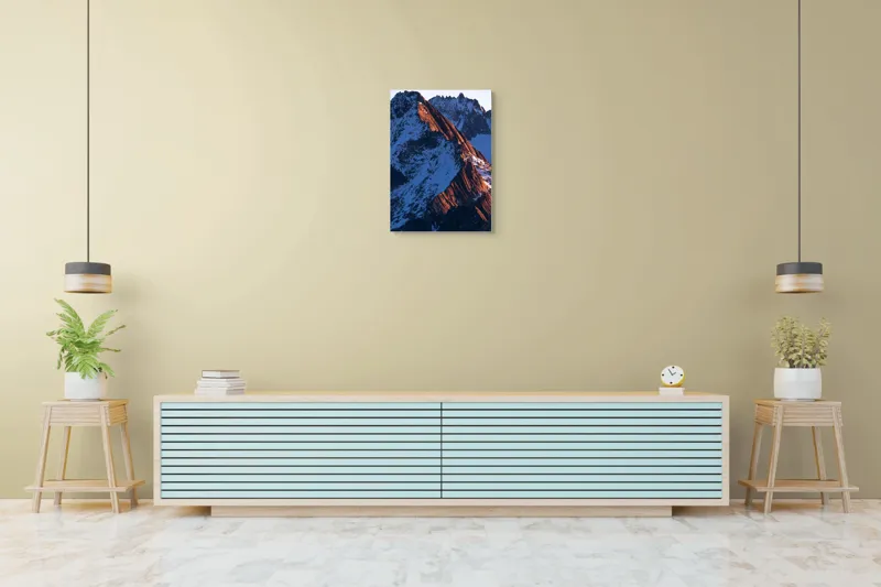 Tablou Canvas, "Lumina caldă a muntelui în zori", Rocă, Zăpadă, Amurg, Vârfuri, Umbre, Lumină, Contrast, Măreție, Cald, Rece, 50 x 70 cm – poza 6