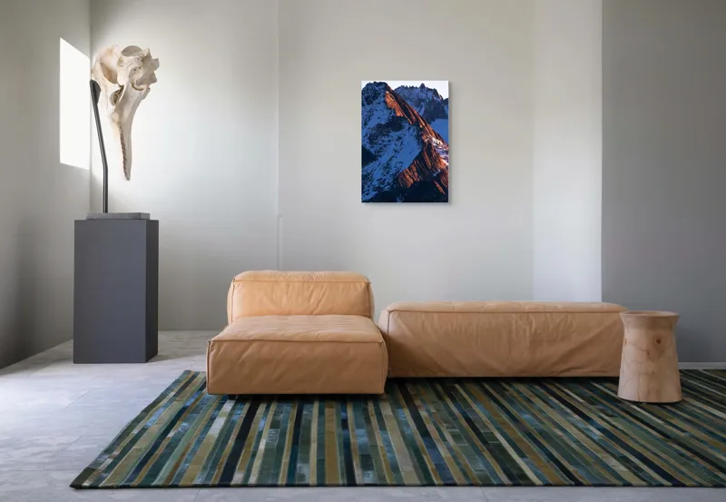 Tablou Canvas, "Lumina caldă a muntelui în zori", Rocă, Zăpadă, Amurg, Vârfuri, Umbre, Lumină, Contrast, Măreție, Cald, Rece, 50 x 70 cm – poza 7