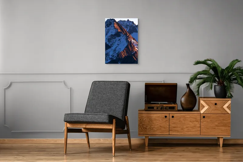 Tablou Canvas, "Lumina caldă a muntelui în zori", Rocă, Zăpadă, Amurg, Vârfuri, Umbre, Lumină, Contrast, Măreție, Cald, Rece, 50 x 70 cm – poza 8