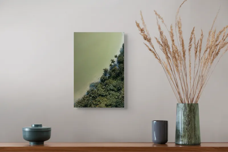 Tablou Canvas, "Pădurea tropicală întâlnește marea calmă", Pădure, Palmieri, Apă, Mal, Natură, Verde, Peisaj, Aerian, Tranziție, Contrast., 26 x 39 cm – poza 5