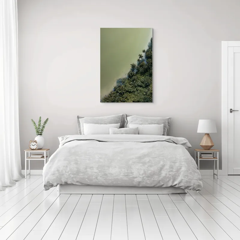 Tablou Canvas, "Pădurea tropicală întâlnește marea calmă", Pădure, Palmieri, Apă, Mal, Natură, Verde, Peisaj, Aerian, Tranziție, Contrast., 70 x 100 cm – poza 3