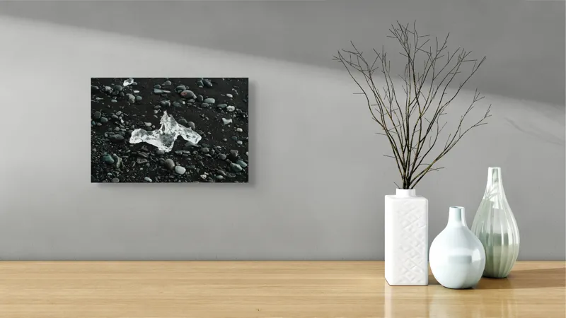 Tablou Canvas, "Gheață fragilă pe pietre vulcanice", Gheață, Pietre, Plajă, Negru, Rece, Textură, Natură, Contrast., 39 x 26 cm – poza 8