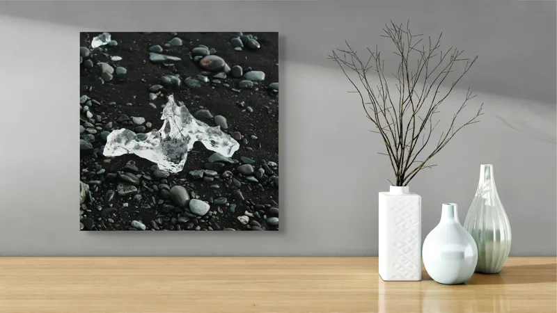 Tablou Canvas, "Gheață fragilă pe pietre vulcanice", Gheață, Pietre, Plajă, Negru, Rece, Textură, Natură, Contrast., 50 x 50 cm – poza 3