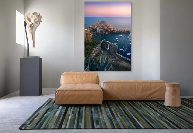 Tablou Canvas, "Castelul fermecat la apus de soare", Ruine, Apus, Lumină, Mare, Bărci, Stânci, Vegetație, Arhitectură, Cer, Frumusețe, 100 x 150 cm – poza 7