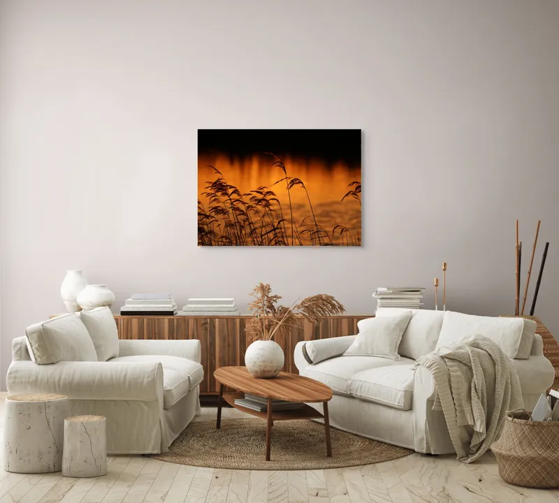 Tablou Canvas, "Tăcerea apusului peste trestii liniștite", Aur, Apus, Siluete, Trestii, Reflecție, Apă, Serenitate, Natură, Cald, Lumină, 100 x 70 cm – poza 3