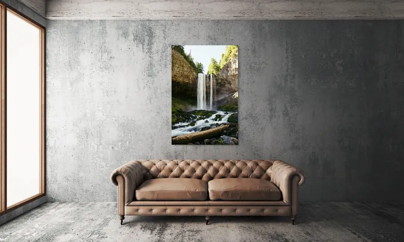 Tablou Canvas, "Cascada în inima pădurii verzi", Cascadă, Stânci, Apă, Pădure, Roci, Bușteni, Vegetație, Natură, Spectacol, Lumină, 100 x 150 cm – poza 6