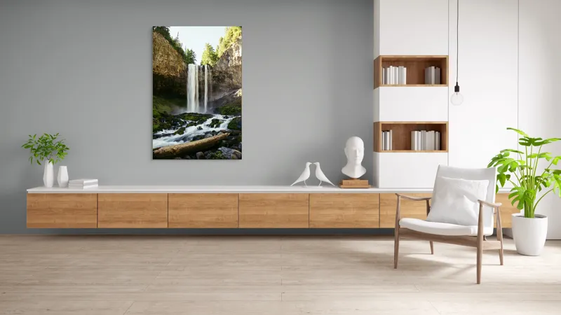 Tablou Canvas, "Cascada în inima pădurii verzi", Cascadă, Stânci, Apă, Pădure, Roci, Bușteni, Vegetație, Natură, Spectacol, Lumină, 100 x 150 cm – poza 8