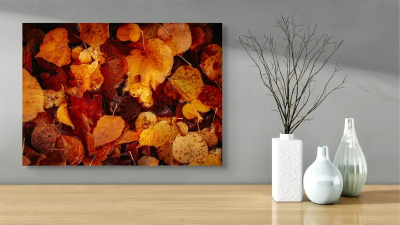 Tablou Canvas, "Covor de frunze arămii toamna", Frunze, Toamnă, Portocaliu, Galben, Textură, Natură, Căldură, Melancolie, Covor, Pământ, Umed, Organic, Sezon, Schimbare, Transformare, 70 x 50 cm – poza 3