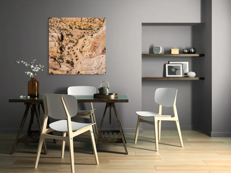 Tablou Canvas, "Drumul pierdut printre stânci aride", Stânci, Canion, Drum, Mașină, Vegetație, Deșert, Pietre, Contrast, Peisaj, Singurătate, 100 x 100 cm – poza 6