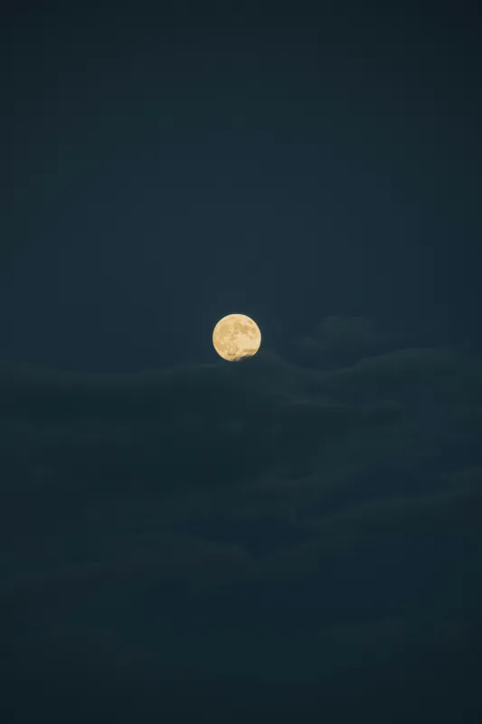 Tablou Canvas, "Luna strălucind printre nori întunecați", Lună, Noapte, Cer, Întuneric, Mister, Lumină, Nuanțe, Magie, Calm, 100 x 150 cm – poza 2