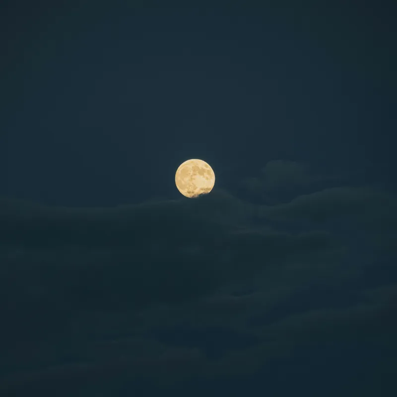 Tablou Canvas, "Luna strălucind printre nori întunecați", Lună, Noapte, Cer, Întuneric, Mister, Lumină, Nuanțe, Magie, Calm, 50 x 50 cm – poza 2