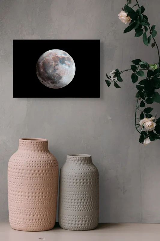 Tablou Canvas, "Luna în lumina cosmică colorată", Lună, Suprafață, Cratere, Lumină, Umbre, Spațiu, Mister, Fascinație, Timp, Infinit, 39 x 26 cm – poza 4