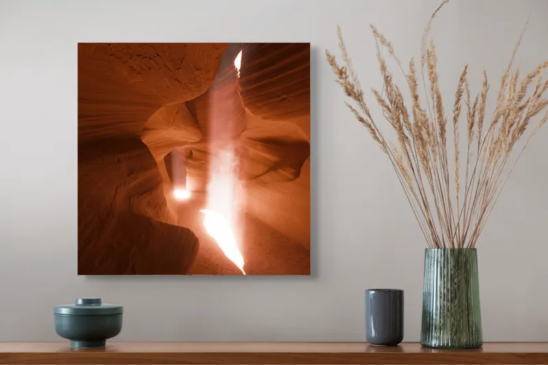 Tablou Canvas, "Lumina soarelui în canionul însorit", Roci, Lumină, Canyons, Forme, Umbre, Texturi, Eroziune, Naturalețe, Peisaj, Strălucire, 50 x 50 cm – poza 4