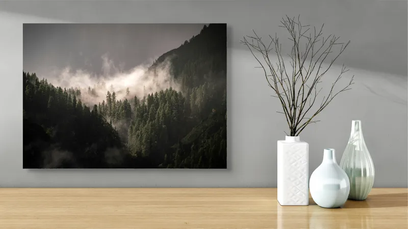 Tablou Canvas, "Misterul pădurii învăluită în ceață", Ceață, Pădure, Munți, Mister, Lumină, Umbre, Verde, Natură, Tranquilitate, 70 x 50 cm – poza 3