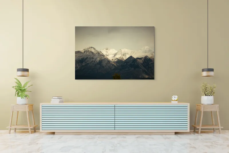 Tablou Canvas, "Munți înzăpeziți sub un cer noros", Pictură, Munți, Zăpadă, Cer, Peisaj, Natură, Stânci, Măreție, 150 x 100 cm – poza 6