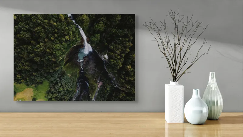 Tablou Canvas, "Cascada din inima pădurii verzi", Pădure, Cascadă, Râu, Verdeață, Peisaj, Natură, Aerian, Frumusețe, Stânci, Apă, 70 x 50 cm – poza 3
