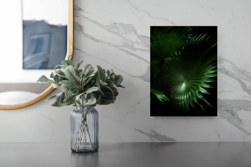 Tablou Canvas, "Frumusețea verde a naturii umbrelate", Frunze, Verde, Lumină, Umbre, Natură, Eleganță, Textură, Mister, Frumusețe, 26 x 39 cm – poza 4