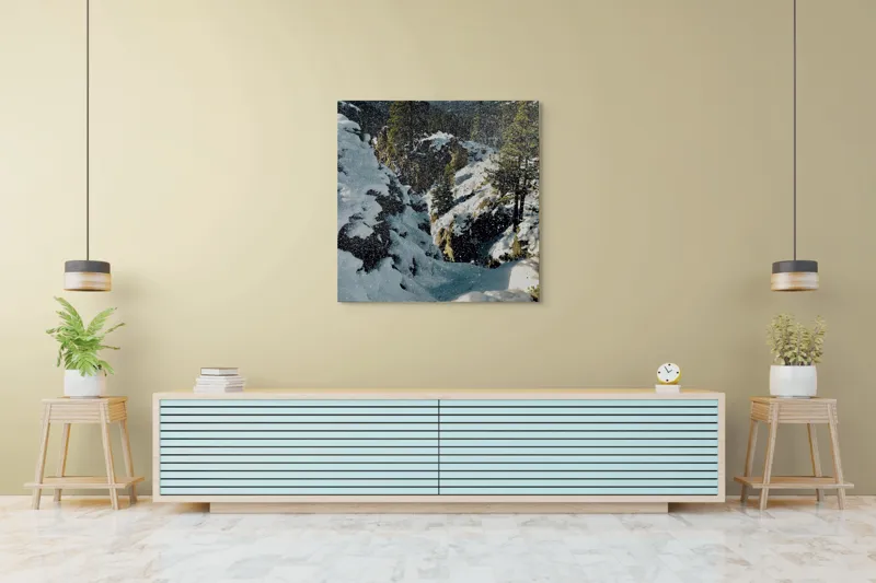 Tablou Canvas, "Iarna fermecată în munții neîmblânziți", Zăpadă, Copaci, Piscuri, Cer, Peisaj, Iarnă, Stânci, Natură., 100 x 100 cm – poza 5