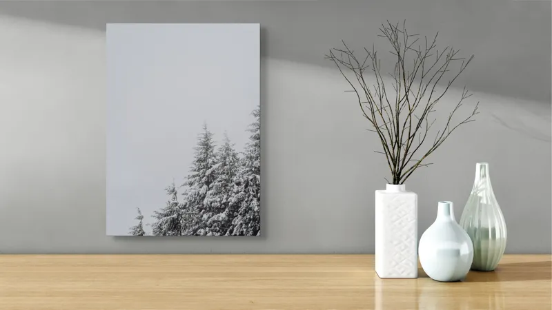 Tablou Canvas, "Pini ninși sub cer înnorat", Copaci, Zăpadă, Cer, Iarnă, Natură, Tăcere, Răcoare, 39 x 54 cm – poza 4