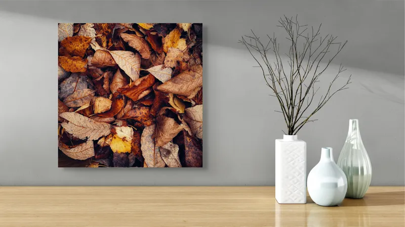 Tablou Canvas, "Ruginiul frunzelor într-un dans tomnatic", Frunze, Toamnă, Pământ, Textură, Ruginiu, Natură, Descompunere, Căldură, Melancolie, Paletă, Contrast, Vegetație, 50 x 50 cm – poza 3