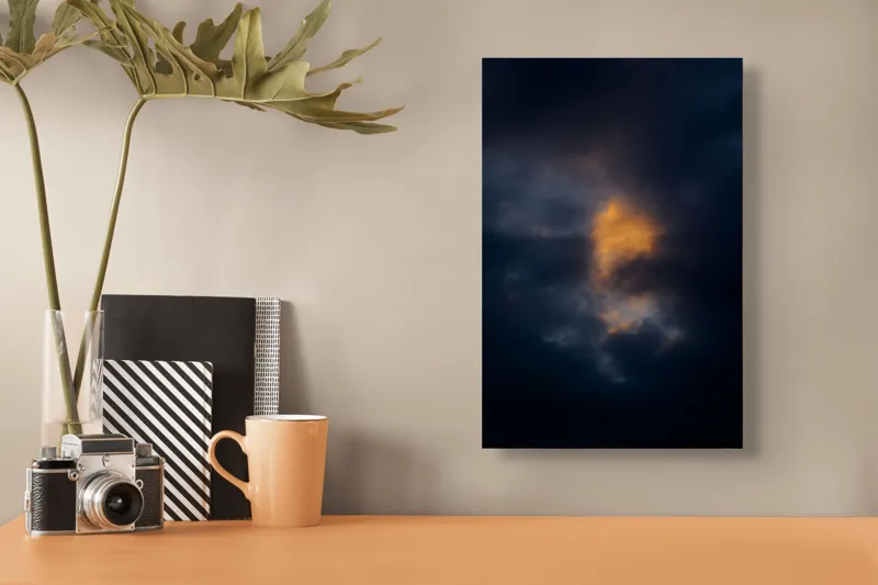 Tablou Canvas, "Lumină strălucind printre nori întunecați", Nor, Întunecat, Strălucire, Mister, Contrast, Cer, Dramatic, Lumină, Umbre, Crepuscul, 26 x 39 cm – poza 3