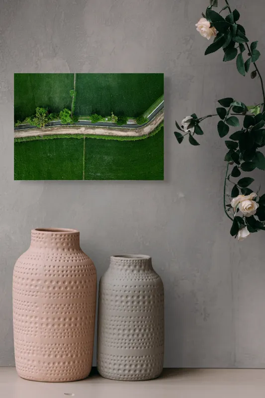 Tablou Canvas, "Poteca șerpuită prin câmpuri verzi", Verde, Drum, Copaci, Recoltă, Aerian, Natură, Peisaj, Frunziș, 54 x 39 cm – poza 8