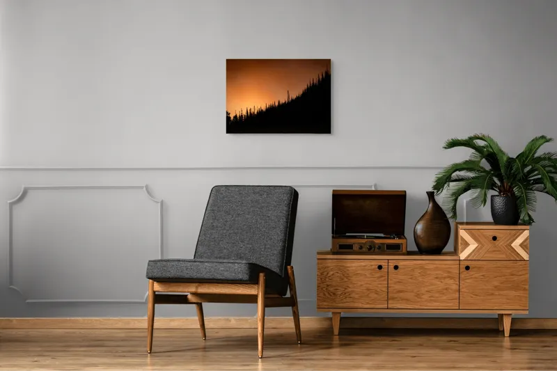 Tablou Canvas, "Apus tainic deasupra pădurii întunecate", Pădure, Siluetă, Apus, Cer, Portocaliu, Umbre, Linie, Orizont, Contrast, Natură, 70 x 50 cm – poza 4