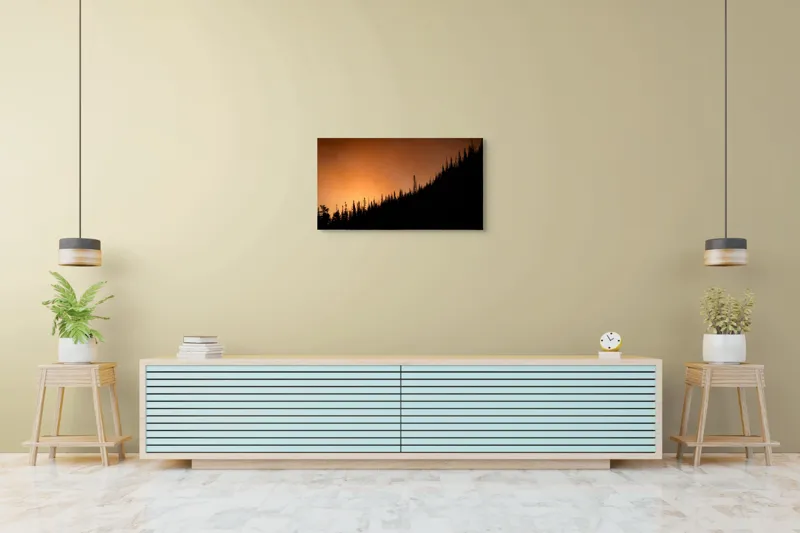Tablou Canvas, "Apus tainic deasupra pădurii întunecate", Pădure, Siluetă, Apus, Cer, Portocaliu, Umbre, Linie, Orizont, Contrast, Natură, 90 x 50 cm – poza 5