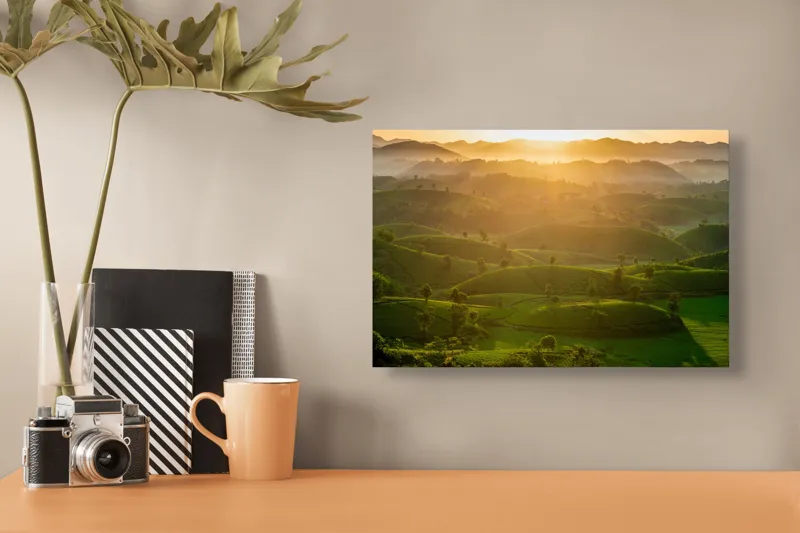 Tablou Canvas, "Răsărit peste colinele verzi", Apus, Dealuri, Lumina, Verdeață, Peisaj, Natură, Pitoresc, Tranquilitate, Frumusețe, Serenitate, 39 x 26 cm – poza 3