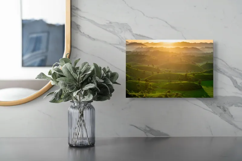 Tablou Canvas, "Răsărit peste colinele verzi", Apus, Dealuri, Lumina, Verdeață, Peisaj, Natură, Pitoresc, Tranquilitate, Frumusețe, Serenitate, 39 x 26 cm – poza 5