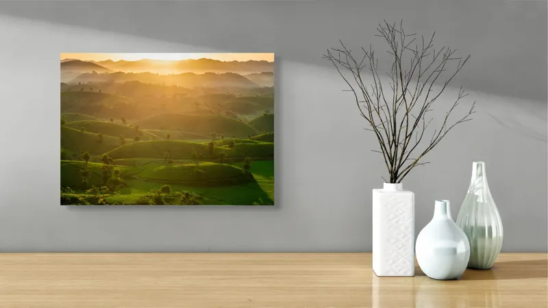 Tablou Canvas, "Răsărit peste colinele verzi", Apus, Dealuri, Lumina, Verdeață, Peisaj, Natură, Pitoresc, Tranquilitate, Frumusețe, Serenitate, 54 x 39 cm – poza 3