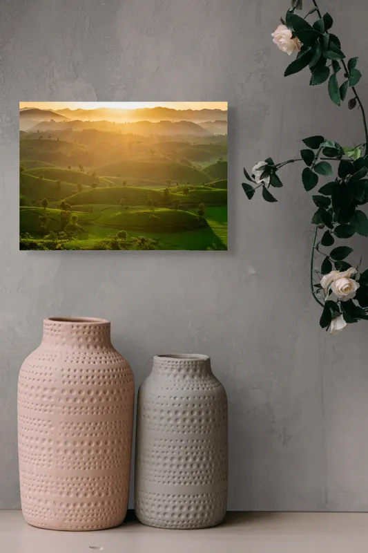 Tablou Canvas, "Răsărit peste colinele verzi", Apus, Dealuri, Lumina, Verdeață, Peisaj, Natură, Pitoresc, Tranquilitate, Frumusețe, Serenitate, 54 x 39 cm – poza 8
