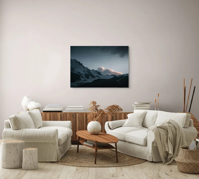 Tablou Canvas, "Norii roz peste munți înzăpeziți", Nor, Munte, Zăpadă, Cer, Umbre, Peisaj, Crepuscul, Tranquilitate, Frig, Natură, 100 x 70 cm – poza 3