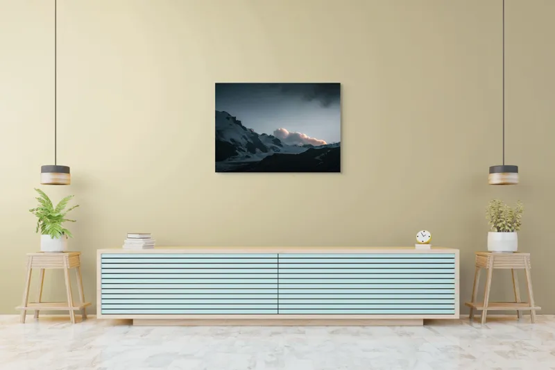 Tablou Canvas, "Norii roz peste munți înzăpeziți", Nor, Munte, Zăpadă, Cer, Umbre, Peisaj, Crepuscul, Tranquilitate, Frig, Natură, 100 x 70 cm – poza 4