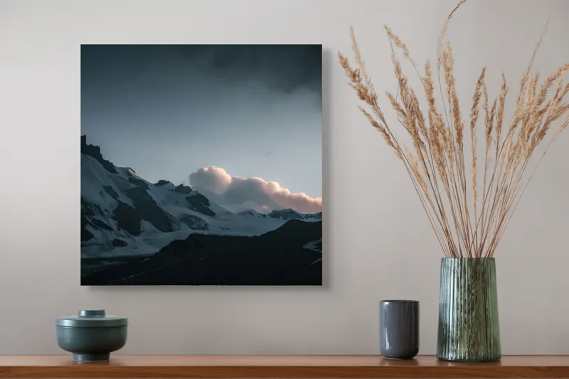 Tablou Canvas, "Norii roz peste munți înzăpeziți", Nor, Munte, Zăpadă, Cer, Umbre, Peisaj, Crepuscul, Tranquilitate, Frig, Natură, 50 x 50 cm – poza 4