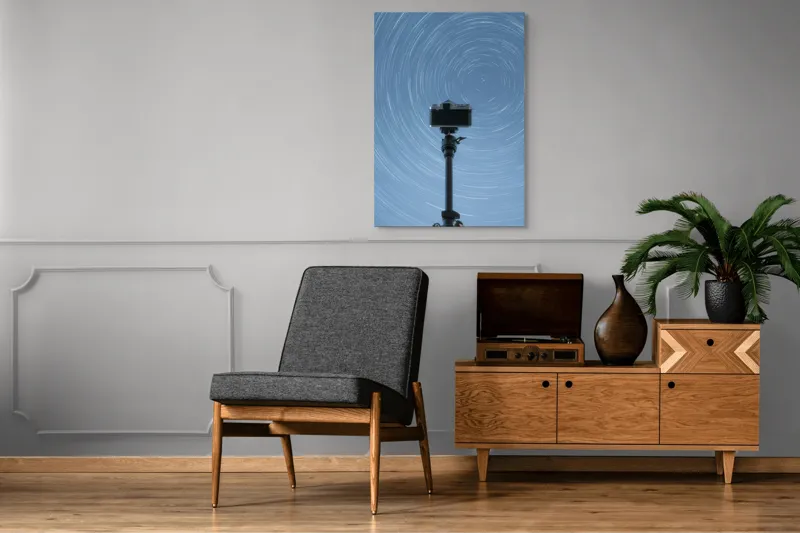 Tablou Canvas, "Aparatul surprinzând dansul stelelor", Cameră, Cer, Stele, Mișcare, Noapte, Lungă Expunere, Trepied, Fotografie, Astronomie, Rotire, 70 x 100 cm – poza 6