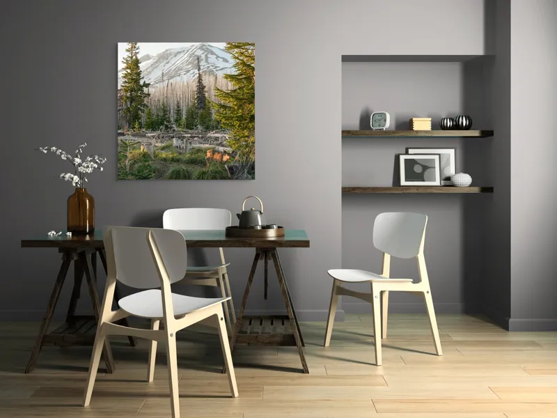 Tablou Canvas, "Cerb în pădurea montană matinală", Crepuscul, Munte, Cerb, Arbori, Zăpadă, Trunchiuri, Vegetație, Peisaj, Natură, Împădurit, 100 x 100 cm – poza 6