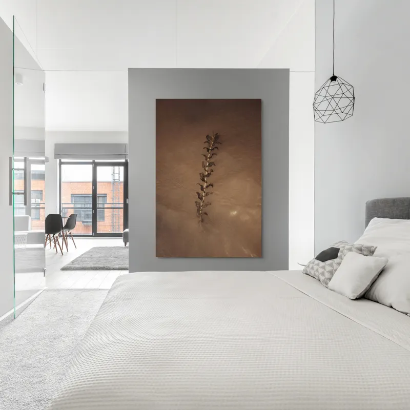 Tablou Canvas, "Frunza plutind pe suprafața apei", Nisip, Apă, Frunză, Textură, Natură, Calm, Efect, Arid, Minimalism, Linie., 100 x 150 cm – poza 5