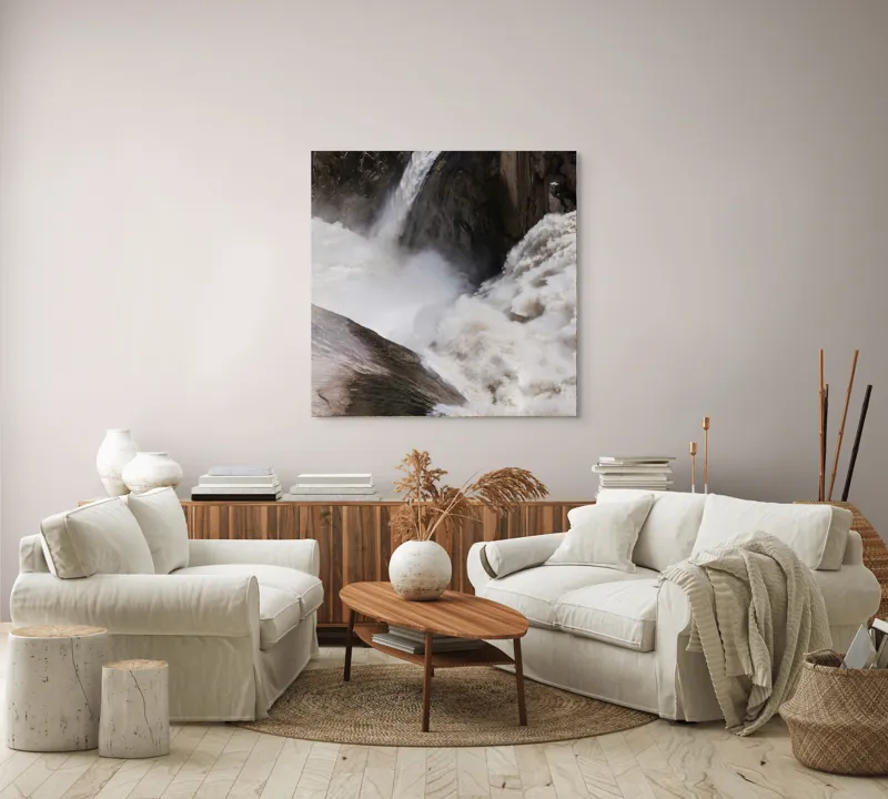 Tablou Canvas, "Cascada tumultoasă în munți stâncoși.", 100 x 100 cm – poza 3