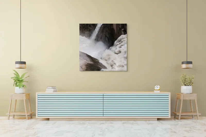 Tablou Canvas, "Cascada tumultoasă în munți stâncoși.", 100 x 100 cm – poza 5