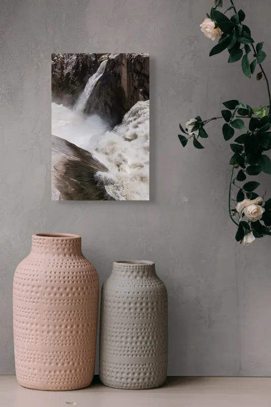 Tablou Canvas, "Cascada tumultoasă în munți stâncoși.", 26 x 39 cm – poza 6