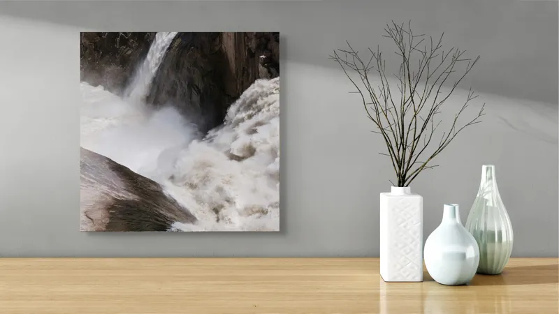 Tablou Canvas, "Cascada tumultoasă în munți stâncoși.", 50 x 50 cm – poza 3