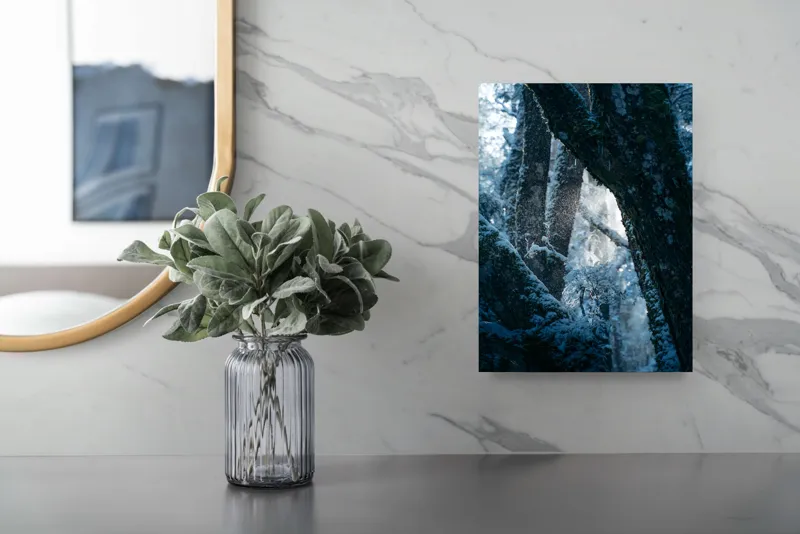 Tablou Canvas, "Răsărit de soare în pădurea înzăpezită", Copaci, Zăpadă, Lumină, Pădure, Gheață, Mister, Umbre, Frunziș, Răceală, Natură, 26 x 39 cm – poza 4