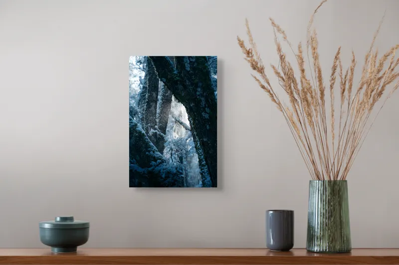 Tablou Canvas, "Răsărit de soare în pădurea înzăpezită", Copaci, Zăpadă, Lumină, Pădure, Gheață, Mister, Umbre, Frunziș, Răceală, Natură, 26 x 39 cm – poza 5