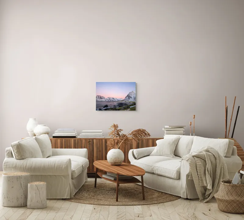 Tablou Canvas, "Apus înghețat la țărmul nordic", Cer, Zăpadă, Munți, Apus, Liniște, Peisaj, Natură, Ocean, Stânci, Pajiște, 54 x 39 cm – poza 5