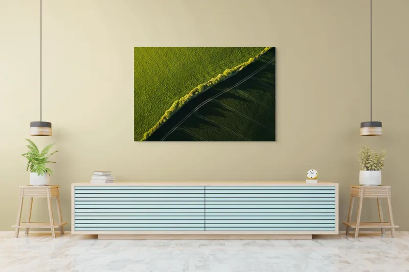 Tablou Canvas, "Umbre lungi pe câmp verde intens", Verde, Linie, Umbre, Drum, Peisaj, Natura, Lumina, Contrast, Camp, Orizont, Textura, 150 x 100 cm – poza 6
