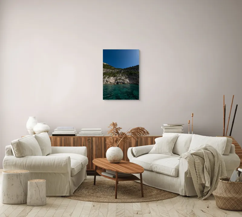 Tablou Canvas, "Cer senin și apă cristalină", Mare, Stânci, Vegetație, Cer, Albastru, Liniște, Natură, Claritate, Verde, Apă, 50 x 70 cm – poza 4