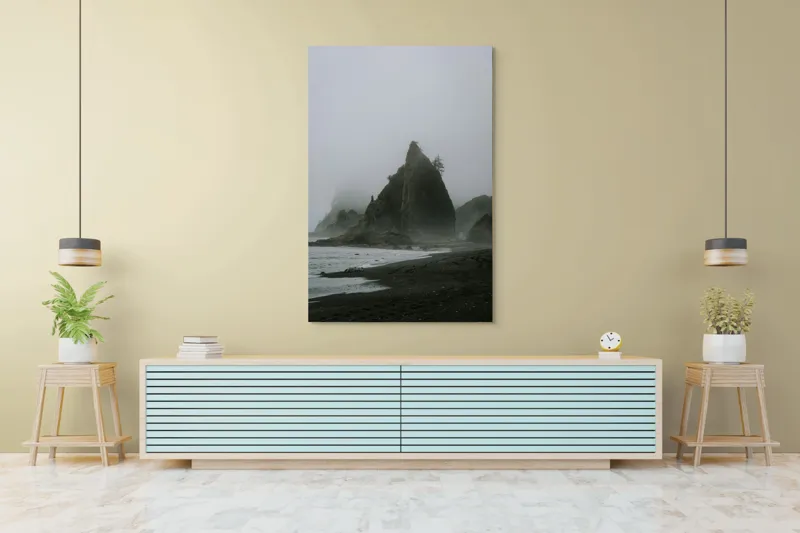 Tablou Canvas, "Ceața peste stâncile misterioase ale mării", Ceață, Stânci, Valuri, Plajă, Pini, Cer, Mister, Natură, Liniște, 100 x 150 cm – poza 4
