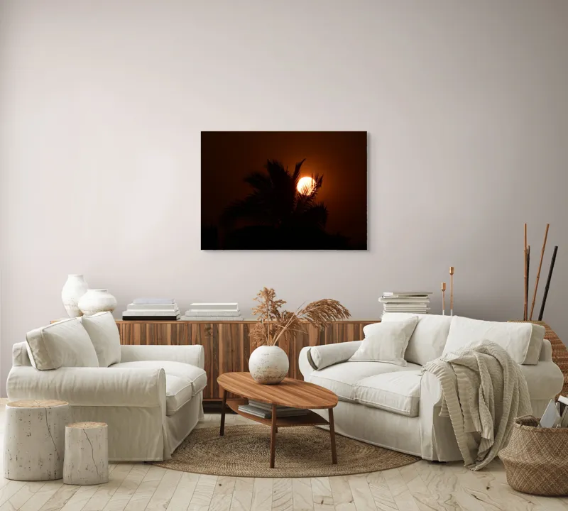 Tablou Canvas, "Palmier la apus de soare", Apus, Siluetă, Frunze, Palmier, Cer, Portocaliu, Contrast, Relaxare, Ocean, Mister, 100 x 70 cm – poza 3