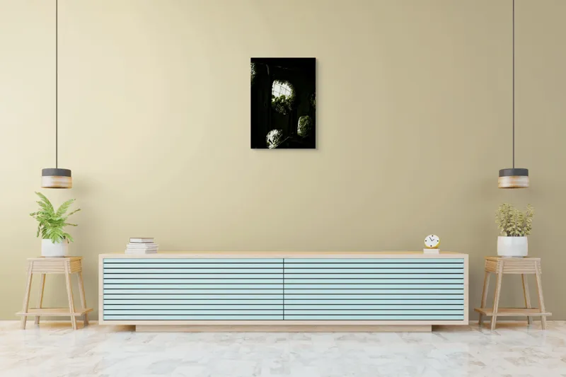 Tablou Canvas, "Grădina secretă din orașul industrial", Plante, Ferestre, Umbre, Lumină, Vegetație, Geometrie, Natură, Contrast, 50 x 70 cm – poza 6